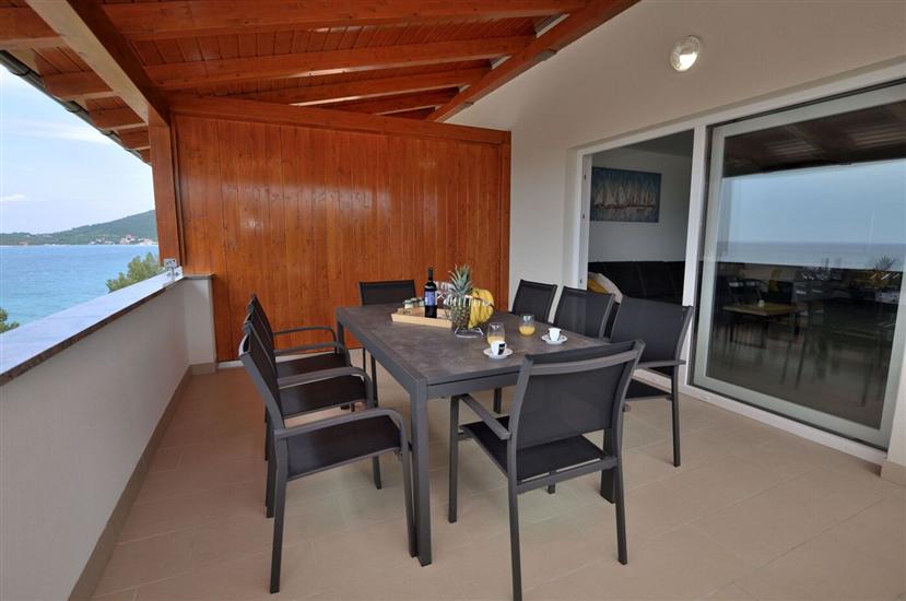 Apartment A2, for 8 persons