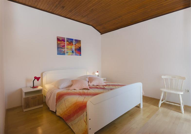 Apartment A1, for 5 persons