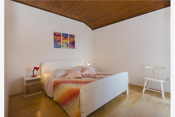 Apartment A1, for 5 persons