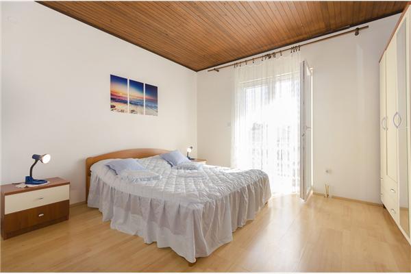 Apartment A1, for 5 persons