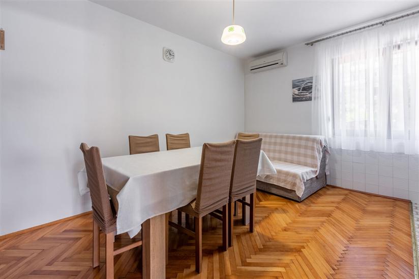 Apartment A2, for 5 persons