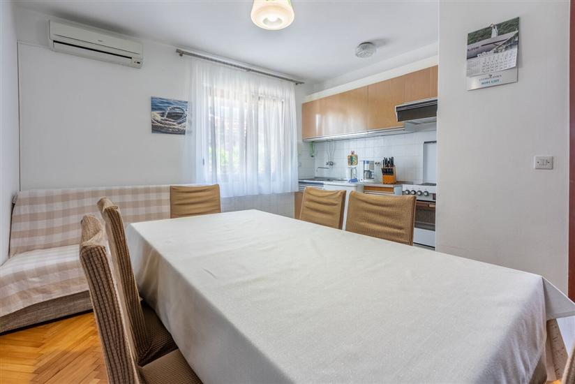 Apartment A2, for 5 persons