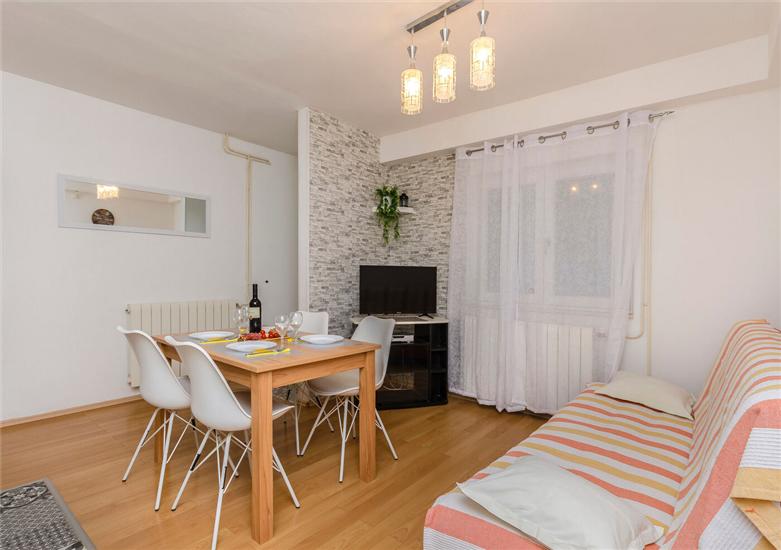 Apartment A1, for 5 persons