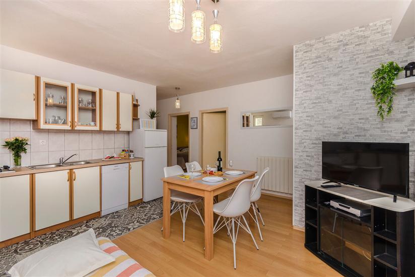 Apartment A1, for 5 persons
