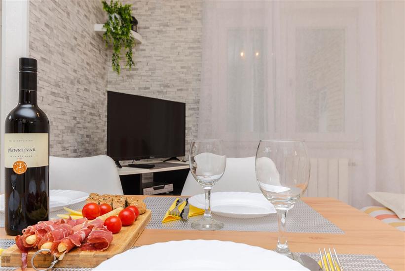 Apartment A1, for 5 persons