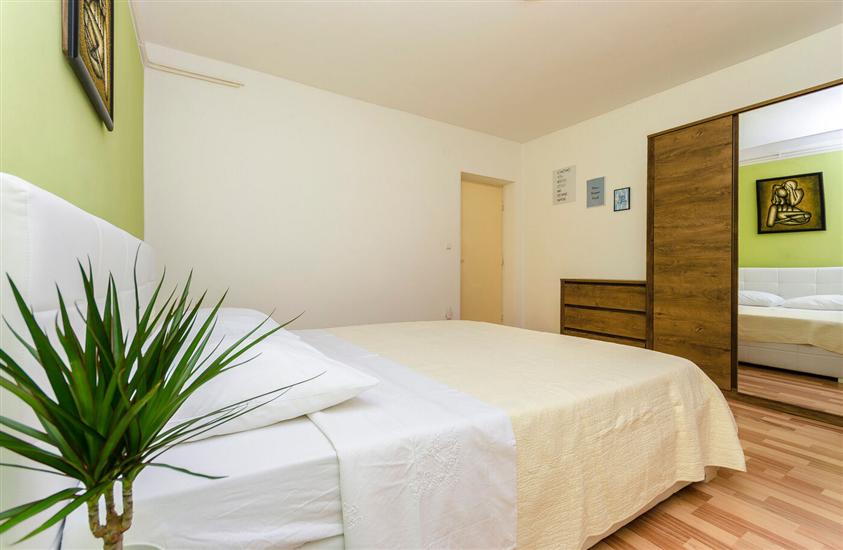 Apartment A1, for 5 persons
