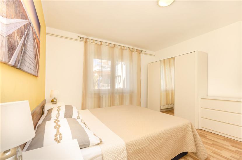 Apartment A1, for 5 persons
