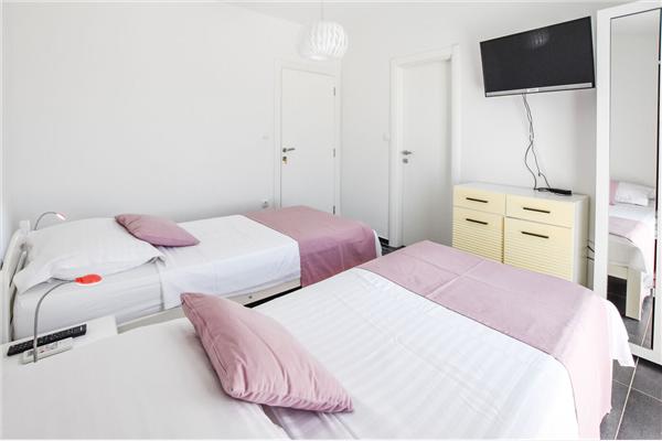 House K1, for 14 persons