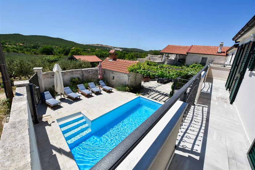 House K1, for 14 persons