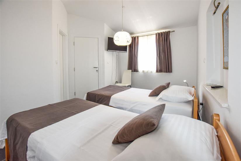 House K1, for 14 persons