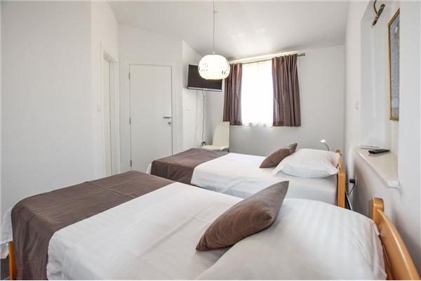 House K1, for 14 persons