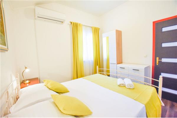 House K1, for 14 persons