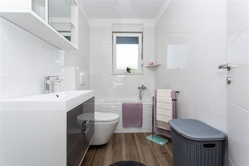 Apartment A1, for 5 persons