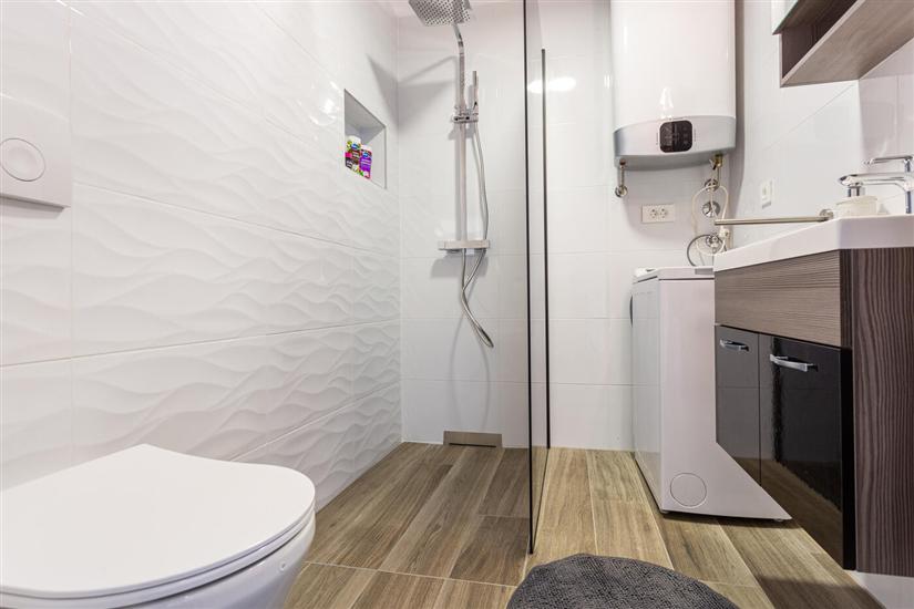 Apartment A1, for 5 persons