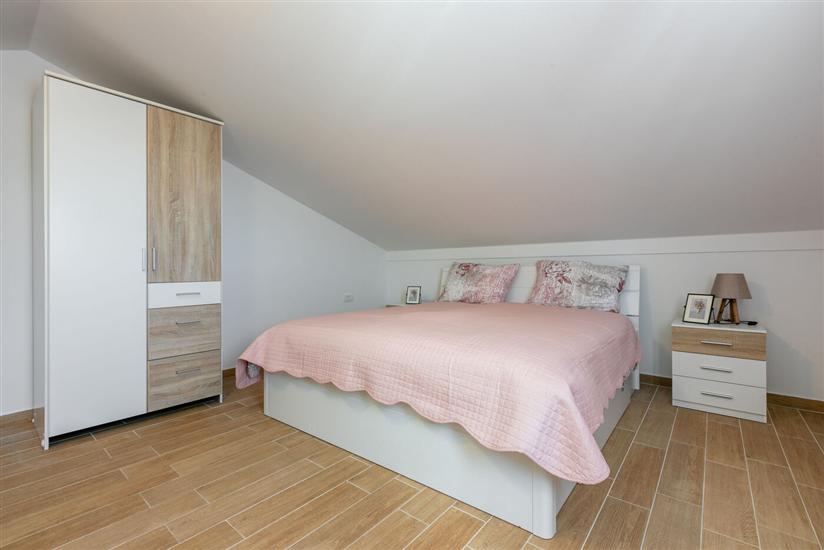 House K1, for 10 persons