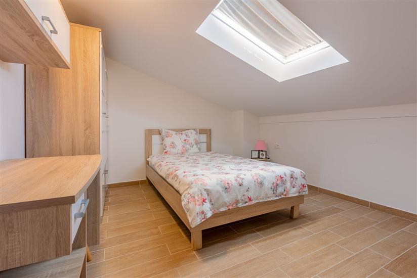 House K1, for 10 persons