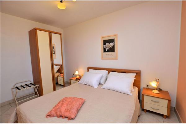 Room S11, for 4 persons