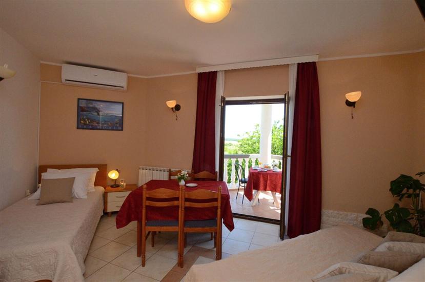 Room S10, for 4 persons