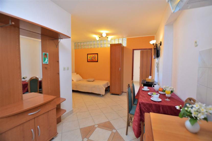 Room S13, for 3 persons
