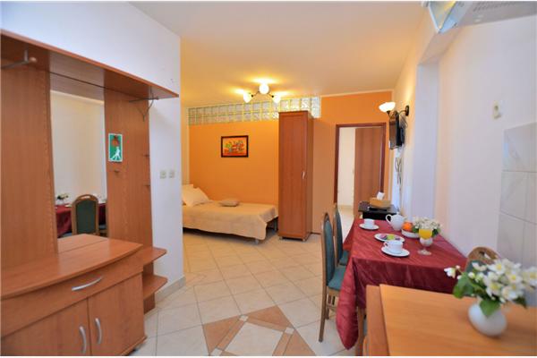 Room S13, for 3 persons