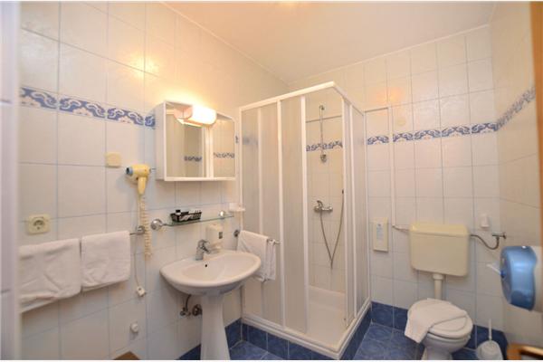 Room S13, for 3 persons