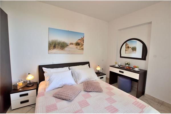 Room S9, for 3 persons