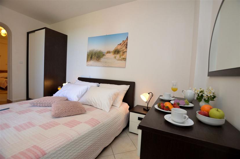 Room S9, for 3 persons