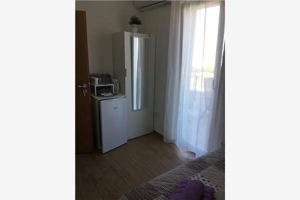 Room S1, for 2 persons
