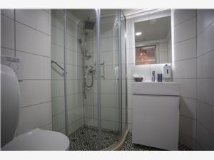 Bathroom-in-the-cabin