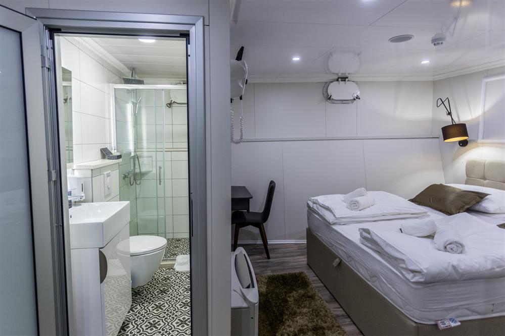 Double-cabin-with-double-bed-and-private-bathroom