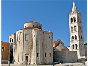 Zadar-old-town-church-of-Saint-Donat