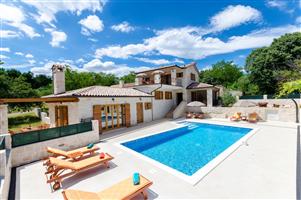 House - Šumber, Sveta Nedelja