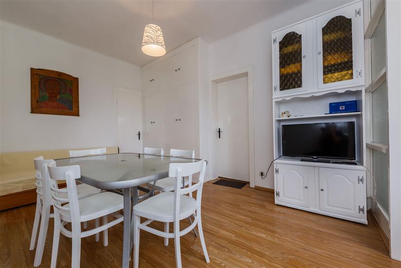 Apartment A1, for 8 persons