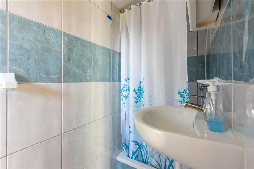 Apartment A1, for 5 persons