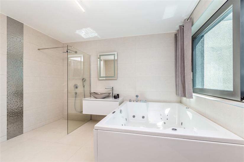 Apartment A1, for 7 persons