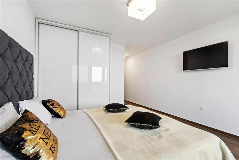 Apartment A3, for 8 persons