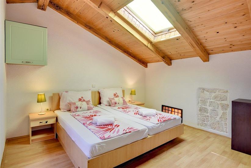 House K1, for 12 persons