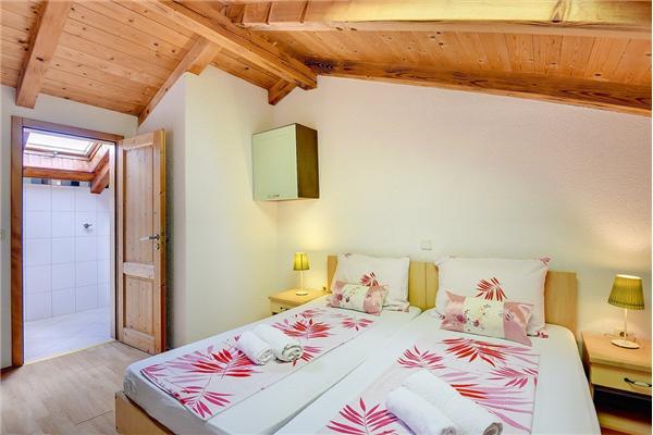 House K1, for 12 persons