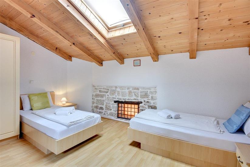 House K1, for 12 persons