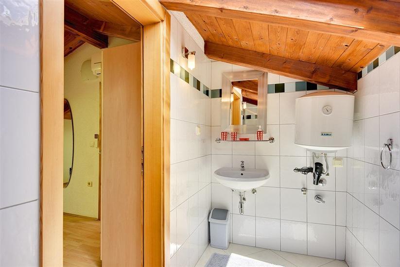 House K1, for 12 persons