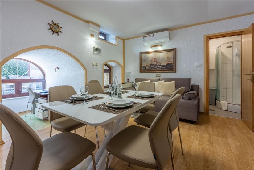 House K1, for 8 persons