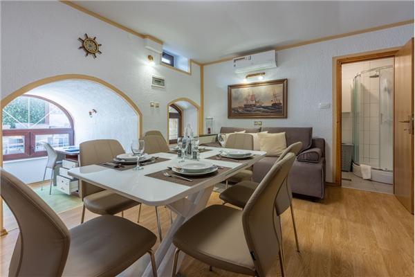 House K1, for 8 persons