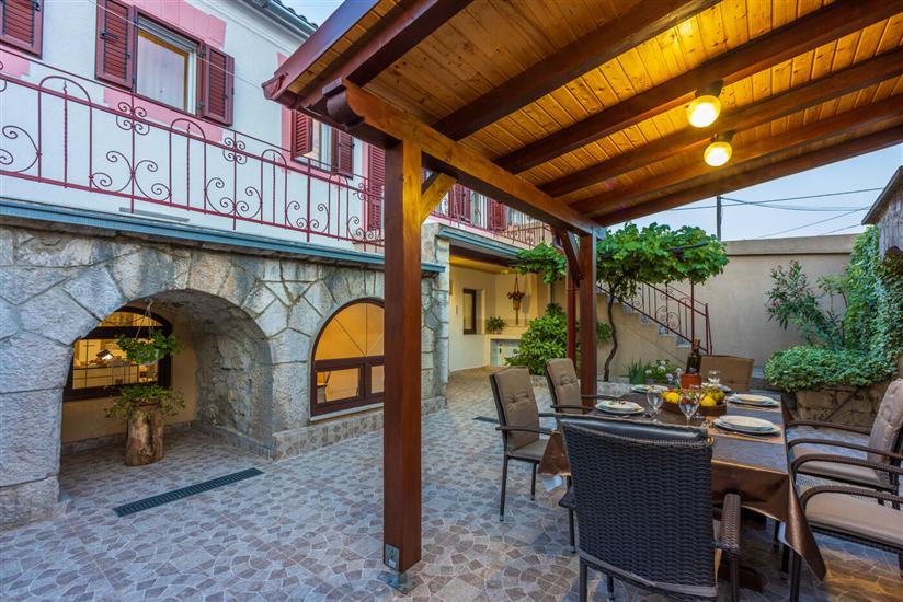 House K1, for 8 persons