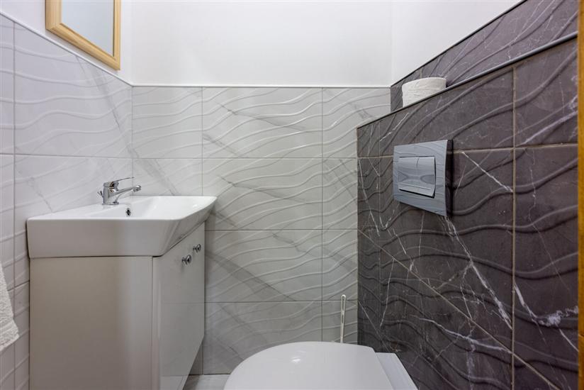 Apartment A1, for 5 persons