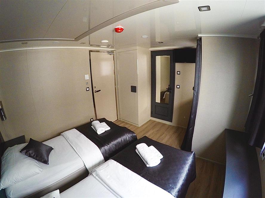 Luxury-small-cruise-ship-Rhapsody-double-cabin-twin-beds