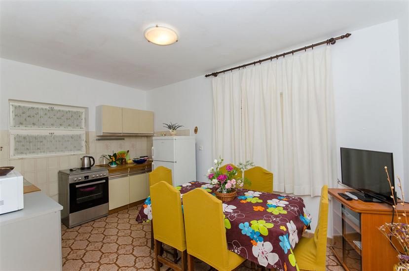 Apartment A1, for 5 persons