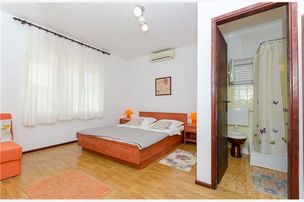 Apartment A1, for 5 persons