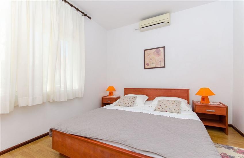 Apartment A1, for 5 persons