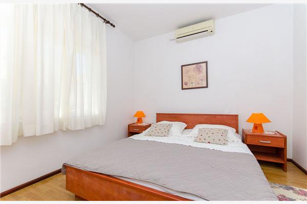 Apartment A1, for 5 persons