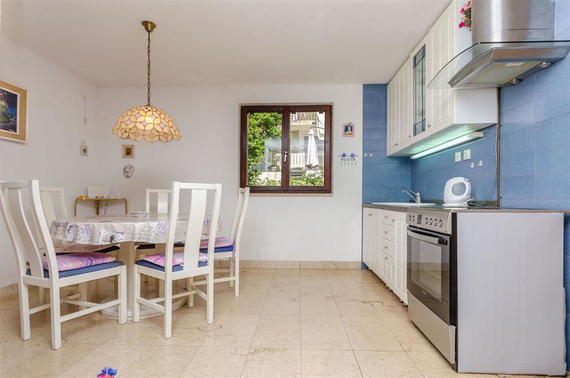 Apartment A1, for 5 persons